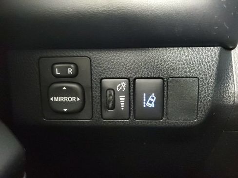 Used 2017 Toyota RAV4 XLE FWD image 35