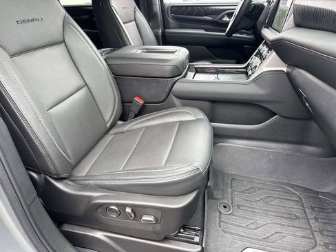 Used 2024 GMC Yukon XL Denali w/ Denali Reserve Package image 11