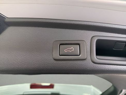 Used 2017 Subaru Forester 2.5i Limited w/ Popular Package #2 image 37