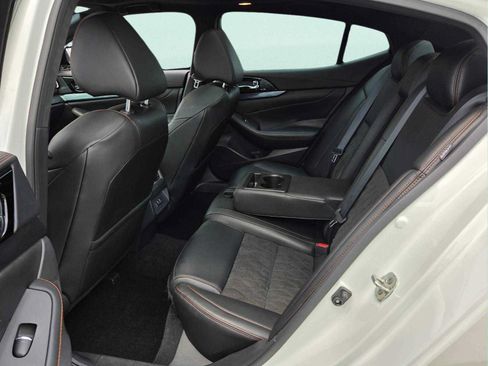 Used 2023 Nissan Maxima SR w/ Sport Mat Group FWD image 9