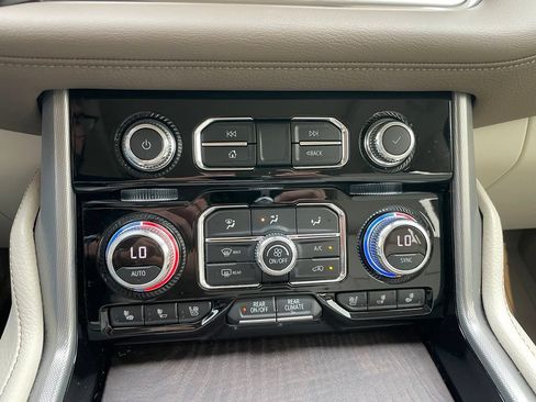 Used 2021 GMC Yukon XL Denali AWD/4WD image 13