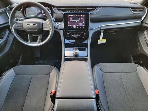 New 2025 Jeep Grand Cherokee Altitude image 25