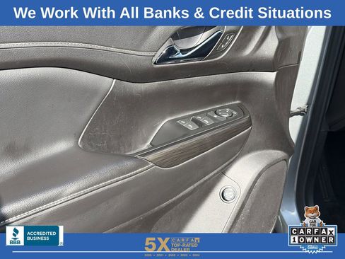 Used 2023 GMC Acadia SLT image 26