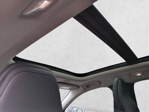 Used 2025 Volvo V60 B5 Cross Country Plus image 15