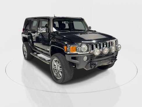 Used 2010 HUMMER H3 image 2