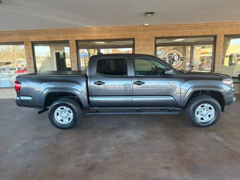 Used 2020 Toyota Tacoma SR image 3