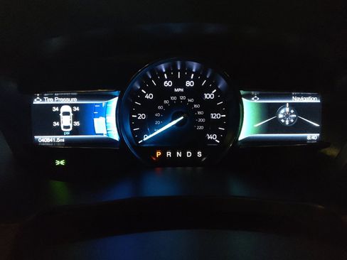 Used 2019 Ford Explorer Limited w/ Ford Safe & Smart Package image 23