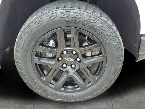 Used 2021 Chevrolet Silverado 1500 LT Trail Boss w/ Bed Protection Package AWD/4WD image 9