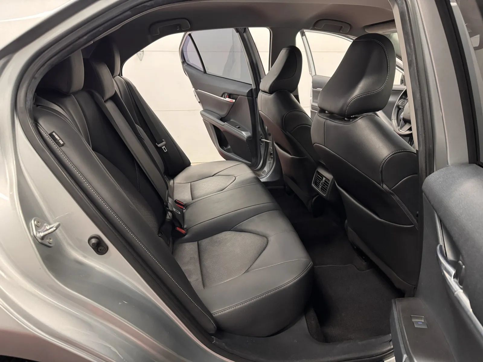 Used 2022 Toyota Camry XSE FWD image 39