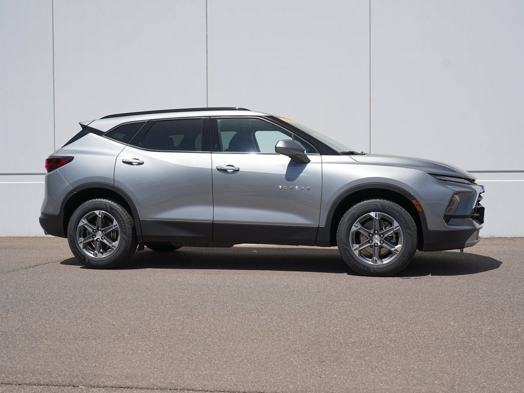 Used 2023 Chevrolet Blazer LT w/ Convenience Package AWD/4WD image 2