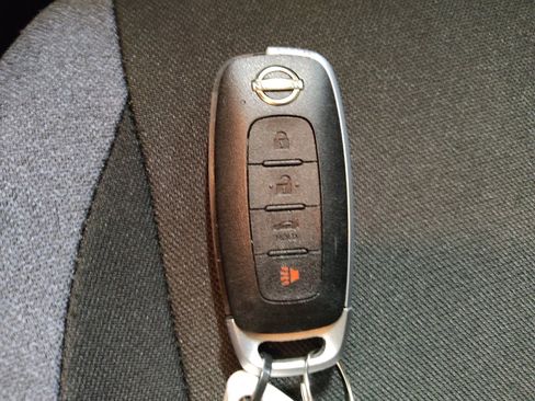 Used 2025 Nissan Versa SV FWD image 32