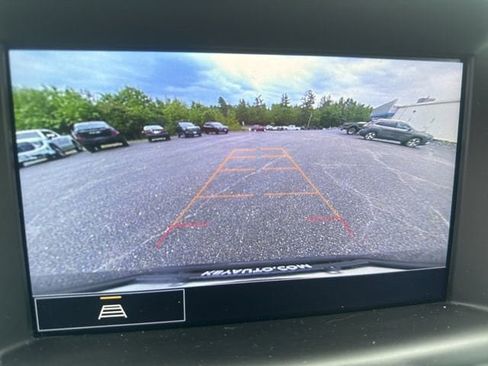 Used 2024 GMC Terrain SLT AWD/4WD image 17