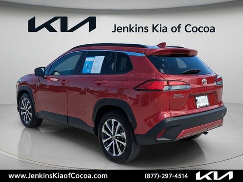 Used 2023 Toyota Corolla Cross XLE w/ Convenience Package FWD image 5