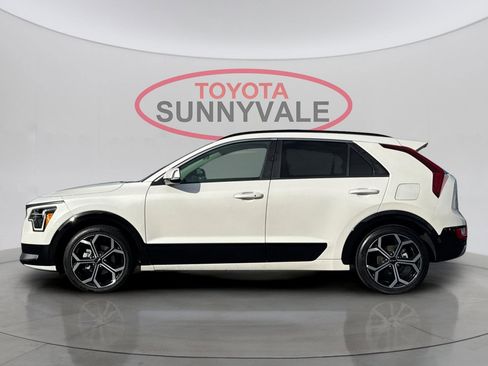 Used 2023 Kia Niro EX Touring image 6