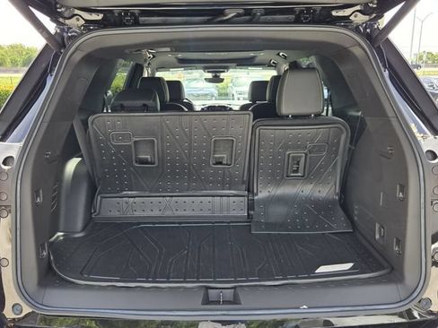 Used 2022 Chevrolet Traverse Premier w/ Redline Edition FWD image 13