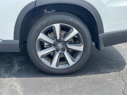 Certified 2025 Honda Pilot Touring image 8