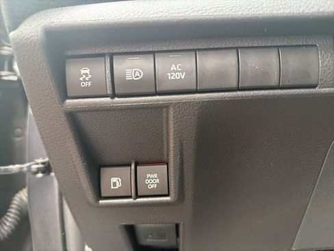 Used 2025 Toyota Sienna XSE w/ XSE Premium Package image 8