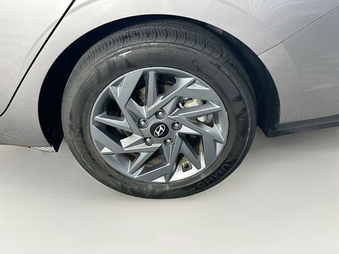 Used 2024 Hyundai Elantra SEL image 11