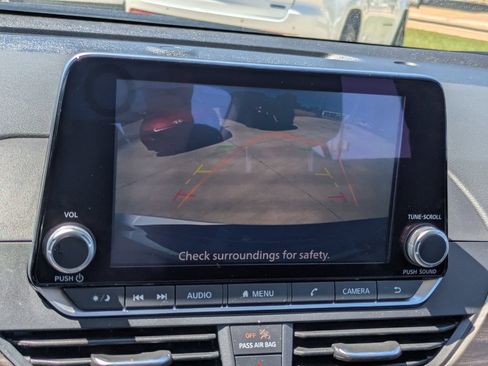 Used 2025 Nissan Altima 2.5 SV FWD image 19