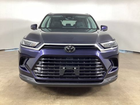 Used 2024 Toyota Grand Highlander AWD image 3