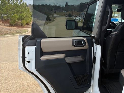 Used 2023 Ford Bronco Wildtrak image 27