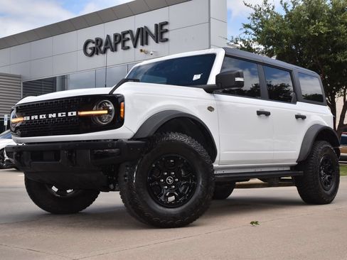 Certified 2024 Ford Bronco Wildtrak AWD/4WD image 2