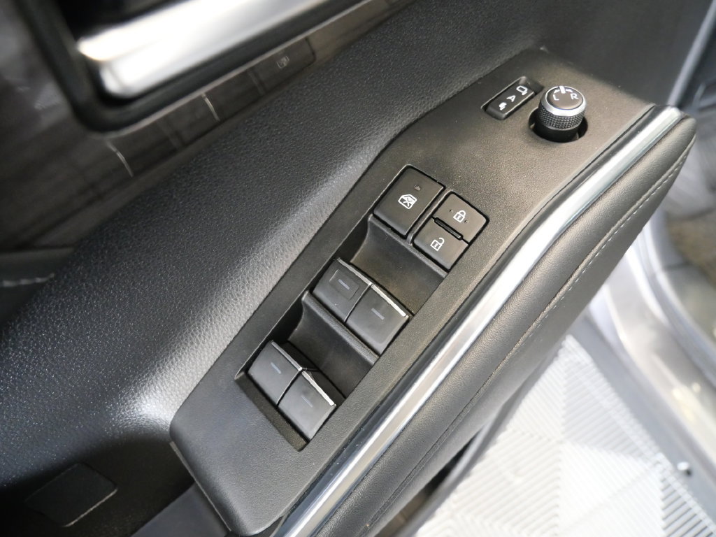 Used 2023 Toyota Highlander Platinum AWD/4WD image 16
