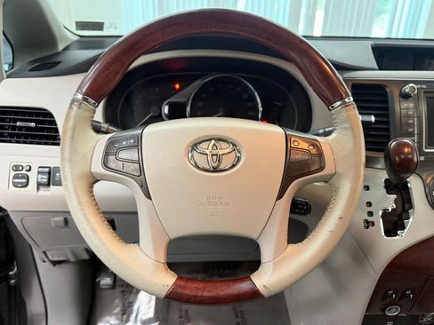 Used 2011 Toyota Sienna Limited image 32
