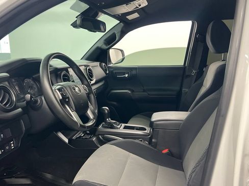 Used 2021 Toyota Tacoma TRD Sport w/ Technology Package AWD/4WD image 8