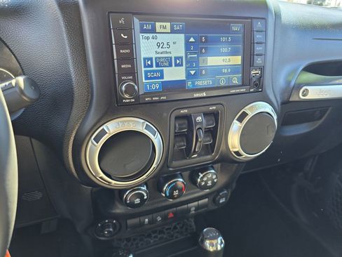 Used 2011 Jeep Wrangler Unlimited Sahara w/ Dual Top Group image 27