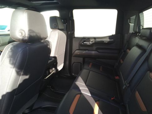 Used 2023 GMC Sierra 1500 AT4 w/ AT4 Preferred Package image 8