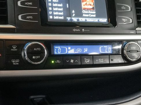 Used 2015 Toyota Highlander Plus AWD/4WD image 21