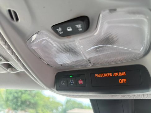 Used 2021 Chevrolet TrailBlazer LT w/ Convenience Package FWD image 41