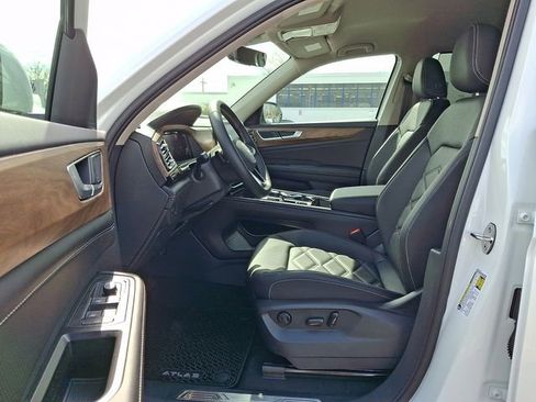 New 2026 Volkswagen Atlas SE image 6