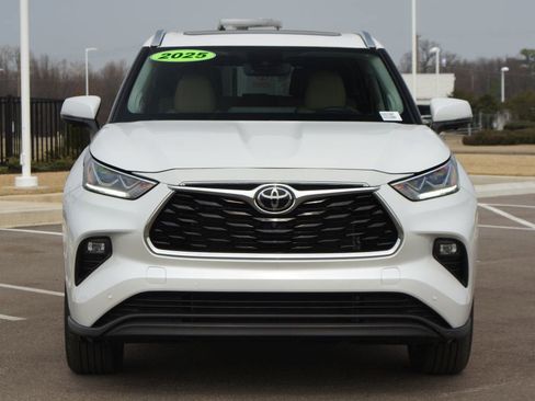 Certified 2025 Toyota Highlander Limited image 26