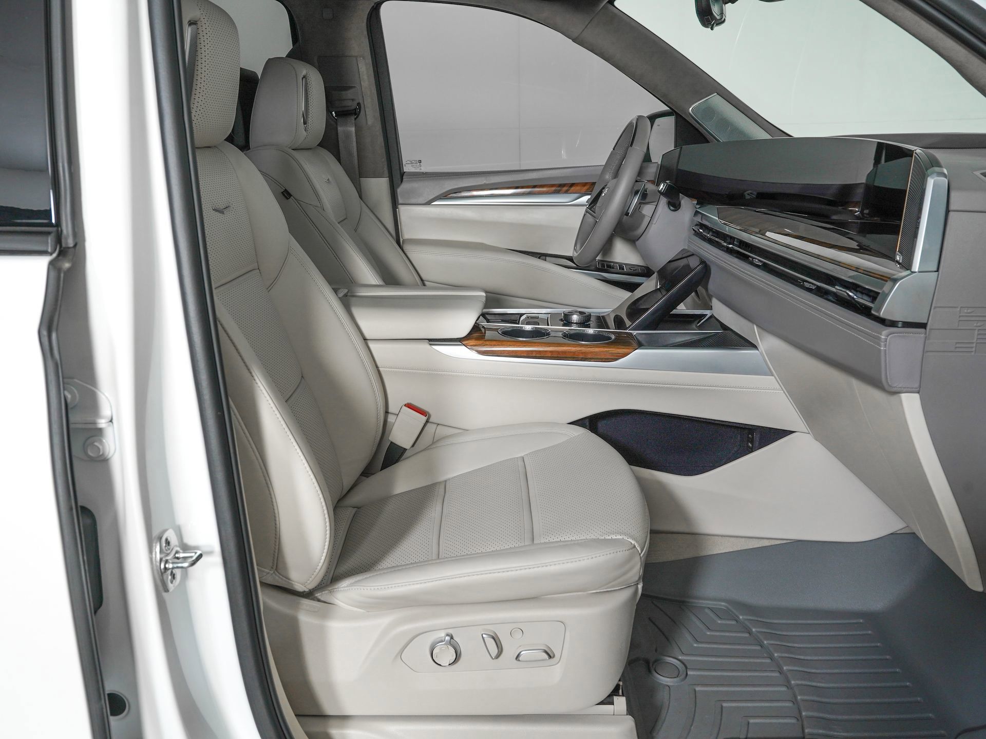 Used 2025 Cadillac Escalade ESV Sport Platinum AWD/4WD image 9