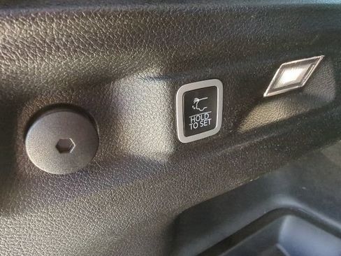 Used 2023 Jeep Grand Cherokee L Limited w/ Luxury Tech Group II AWD/4WD image 40