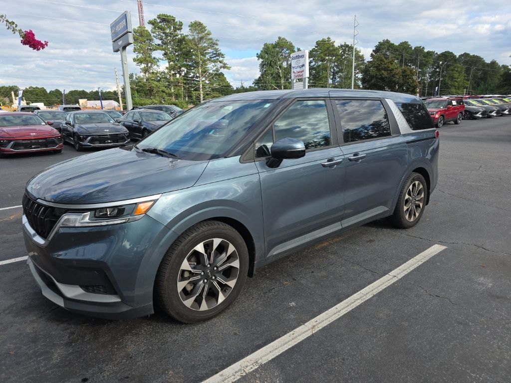 Used 2022 Kia Carnival EX FWD image 1