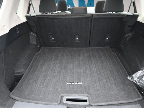 Used 2021 Nissan Rogue SV AWD/4WD image 25