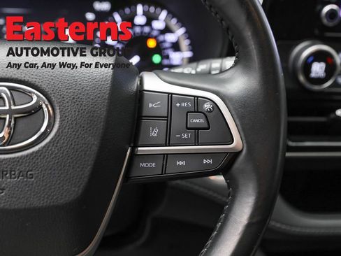 Used 2024 Toyota Highlander LE image 15