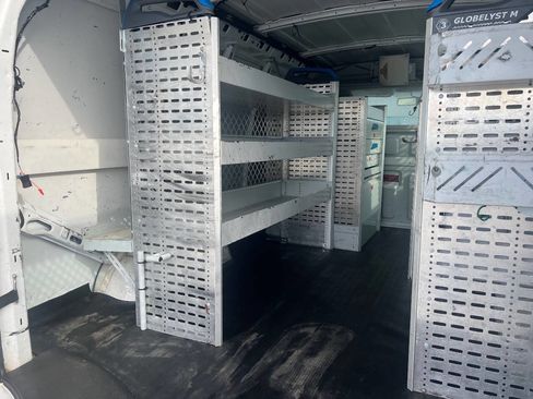 Used 2014 Chevrolet Express 2500 image 15