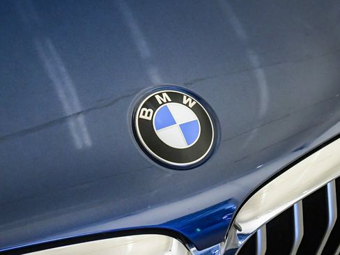 Certified 2022 BMW X5 sDrive40i w/ Luxury Seating Package RWD image 8
