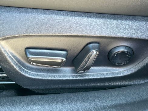 Used 2025 Toyota Prius XLE image 23