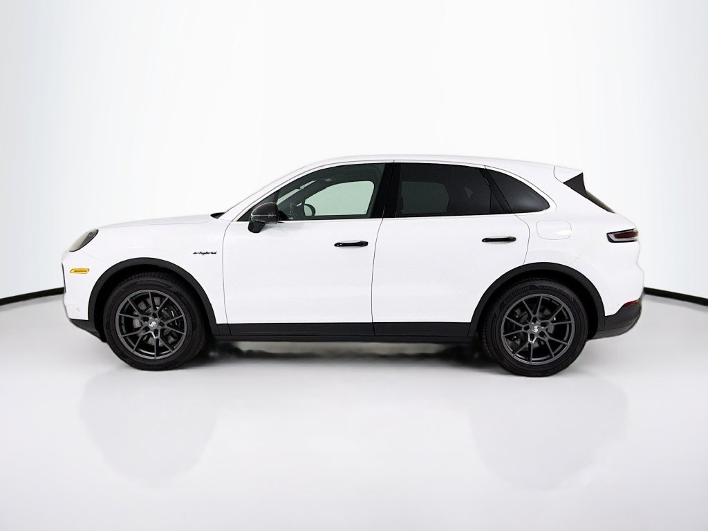 Certified 2025 Porsche Cayenne E-Hybrid AWD/4WD image 2