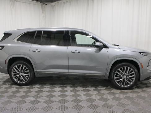 Used 2025 Buick Enclave Avenir AWD/4WD image 31