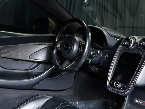 Used 2016 McLaren 570S Coupe RWD image 12