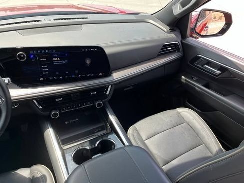 Used 2025 Chevrolet Suburban Premier AWD/4WD image 15