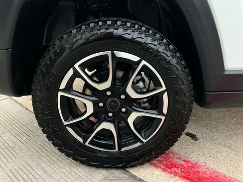 Used 2025 Jeep Compass Trailhawk w/ Trailer Tow Group image 9