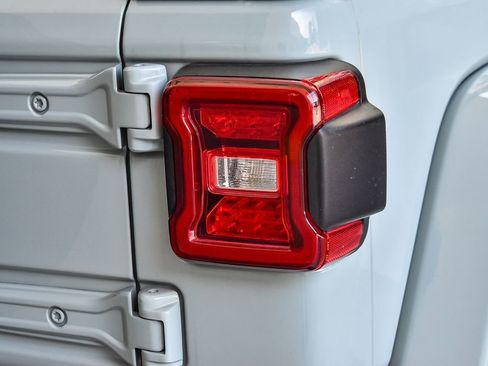 Used 2023 Jeep Wrangler Unlimited Sahara image 7