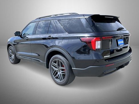Used 2025 Ford Explorer ST-Line w/ ST-Line Street Pack AWD/4WD image 7